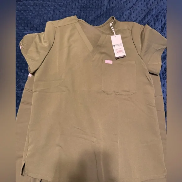 Figs Sage Green Catarina One-Pocket Scrub Top and Skinny Jogger Pants - Picture 1 of 4